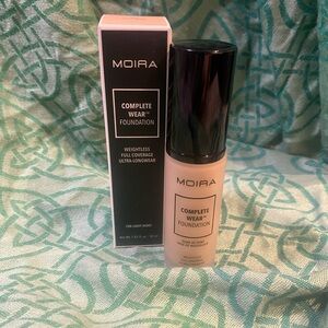 Moira Complete Wear Foundation Ultra Coverage Weightless - #100 Light Ivory